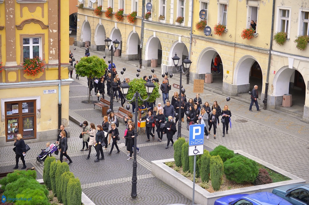 Czarny protest w Jaworze (FOTO)