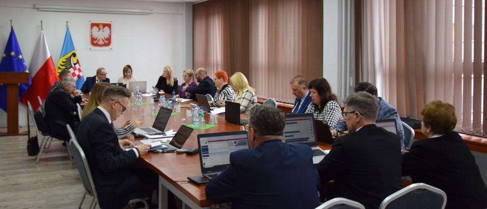 LX sesja Rady Powiatu Legnickiego (FOTO)