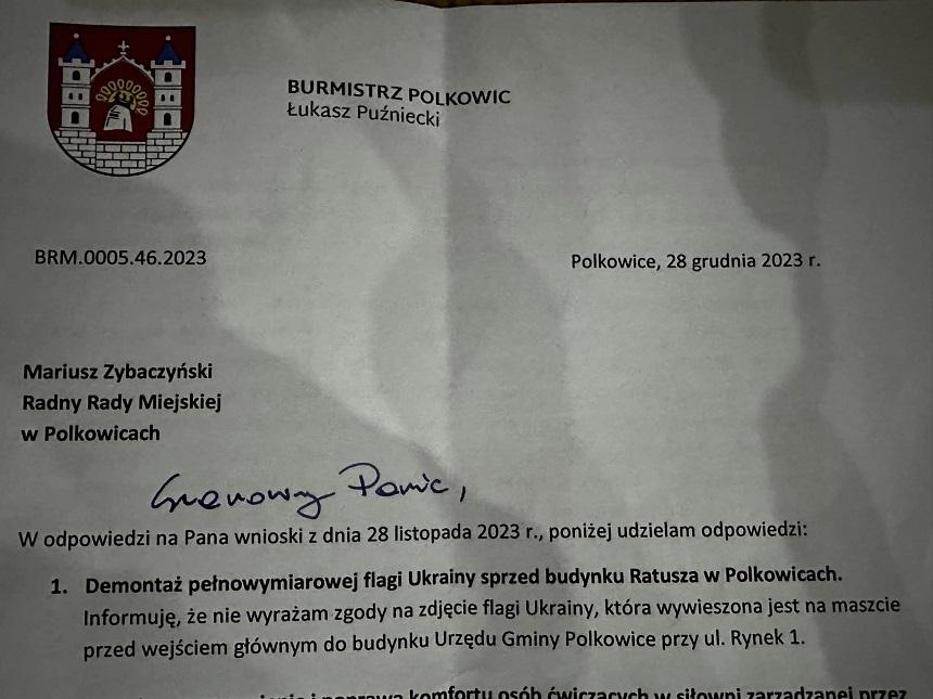 Burmistrz Ł.Puźniecki nie usunie flagi Ukrainy. Chce tego radny
