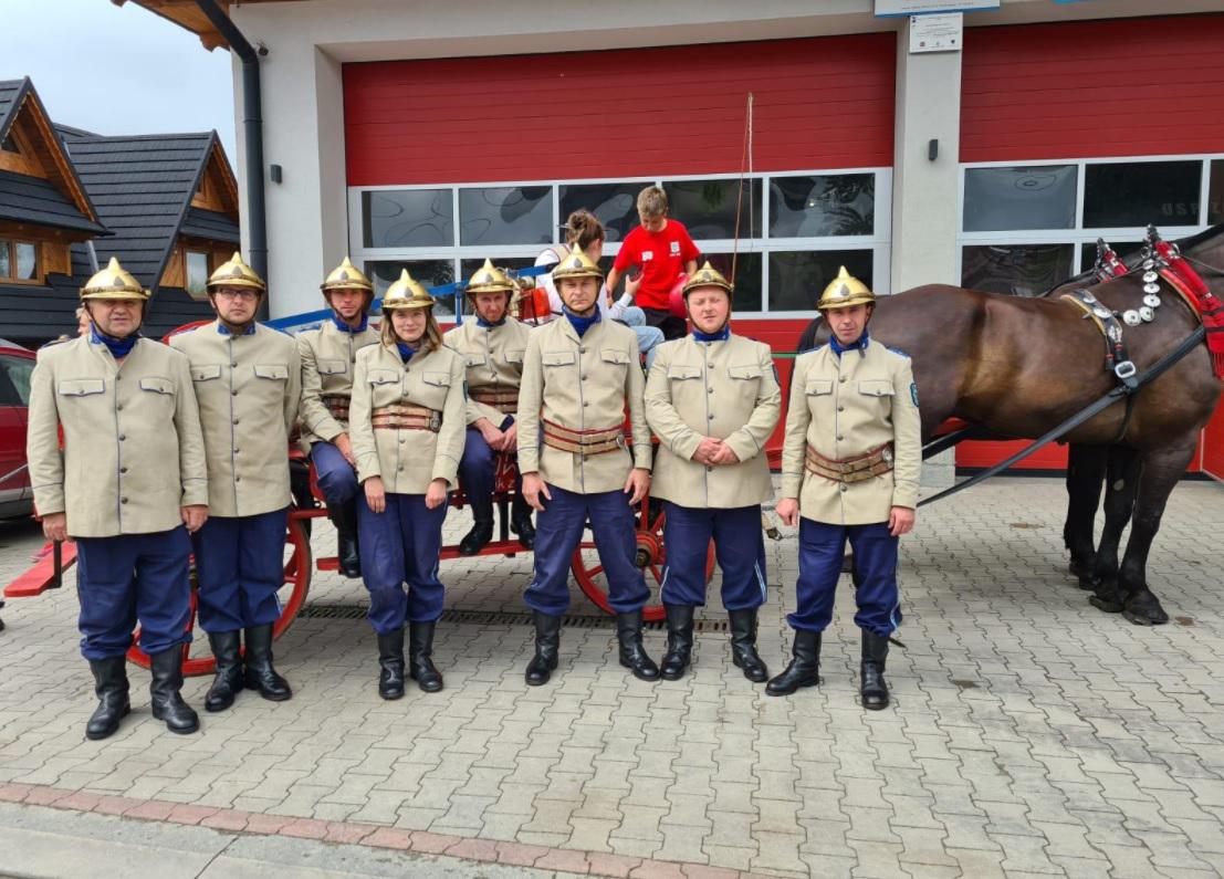 Strażacy z Granowic w sikawkach konnych są mocni
