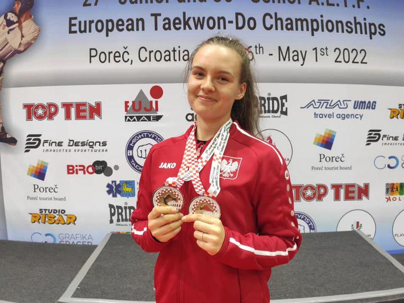 Amelia Wzorek z medalami Mistrzostw Europy