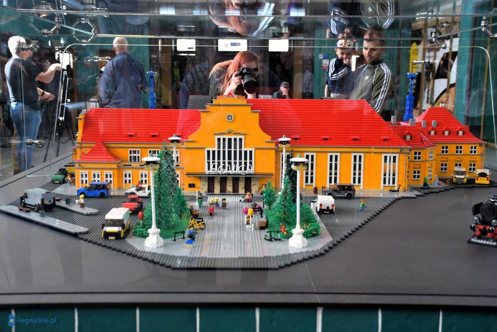 Pierwsza kolejowa makieta Lego na polskim dworcu! (FOTO)