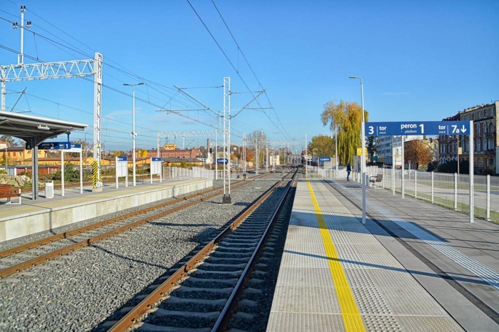 Tragedia na stacji PKP. 86-latka zginęła pod kołami pociągu. Paraliż komunikacyjny !