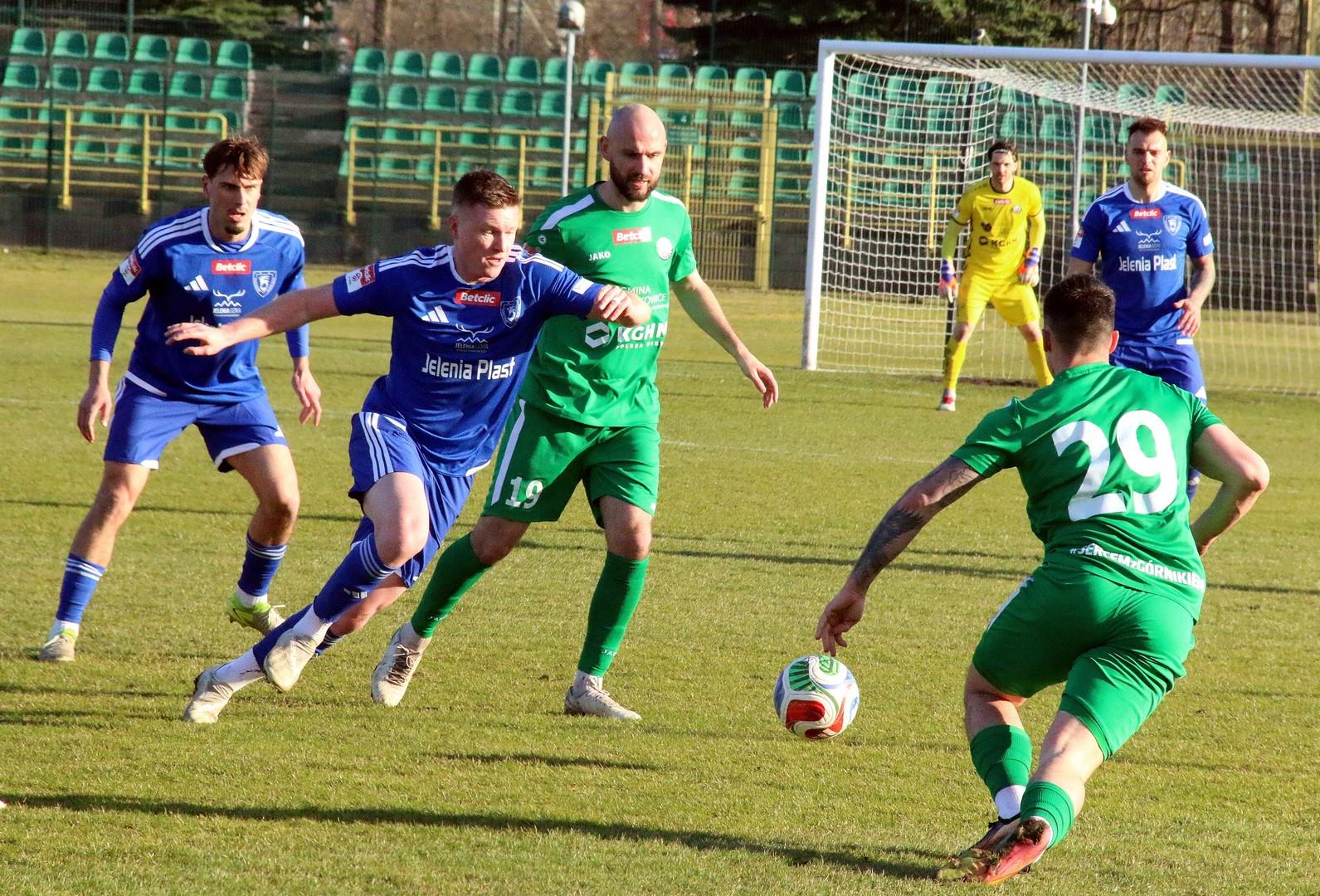 Górnik i rezerwy Zagłębia odrabiały zaległości