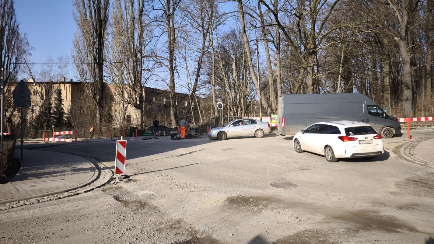 Koniec udręki kierowców – inwestor naprawi drogę 