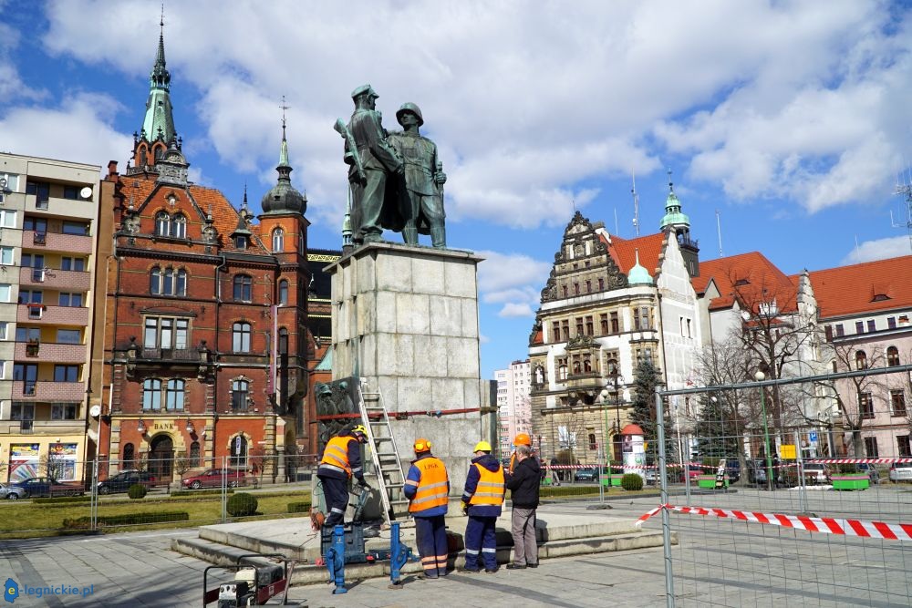 "Cień" na Placu Słowiańskim