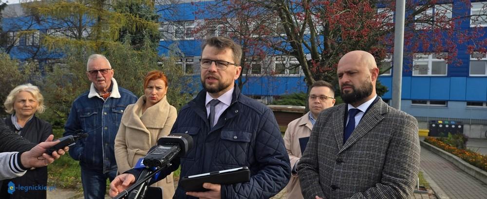 Posłowie PiS: Służba zdrowia powinna trafić na OIOM (FOTO)