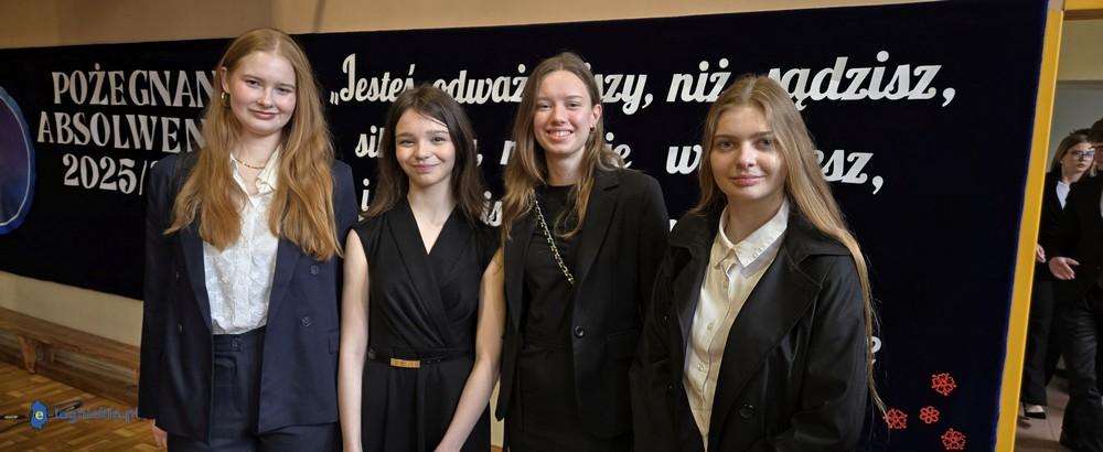 Maturzyści odebrali świadectwa (FOTO)