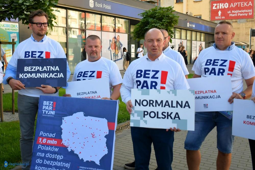 Bezpartyjna ofensywa komunikacyjna (FOTO)