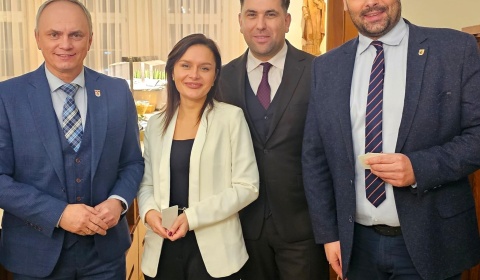 Samorządowcy regionu u biskupa oblegali prezydent A.Krzeszewską. Nie dziwimy się...