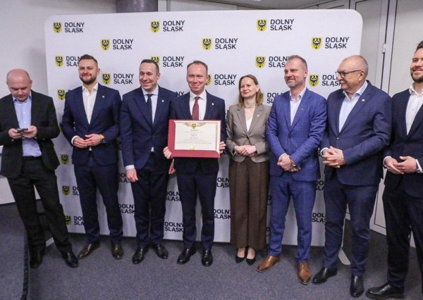 Władze Dolnego Śląska z kasą dla gmin