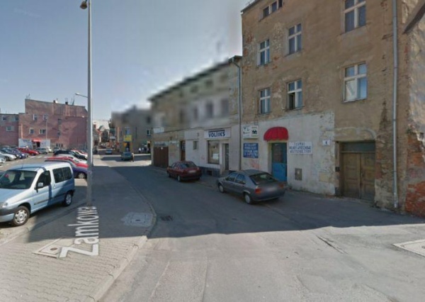 Tarasują chodnik, ale zakazu nie będzie. Trzeba wzywać policję