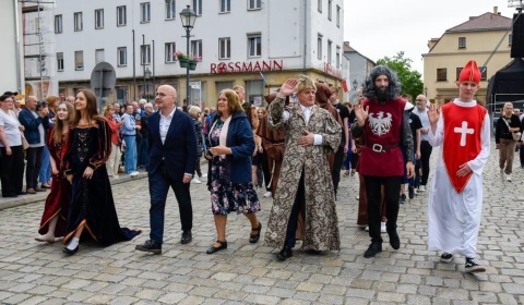 „Bolesław Chrobry – król Polski”. Dni Chojnowa 2025 rozpoczęte (FOTO)
