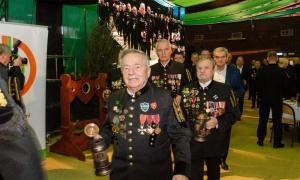 S.Siewierski ma powody do satysfakcji. To on wprowadził KGHM na giełdę... A teraz zdobywają gospodarcze szczyty