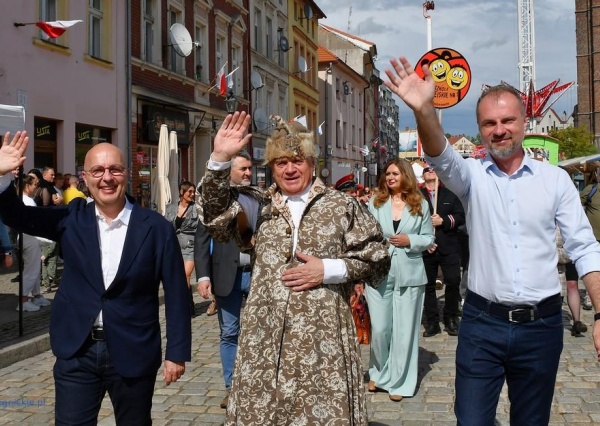 Kolejarski początek Dni Chojnowa. Barwny korowód (FOTO)