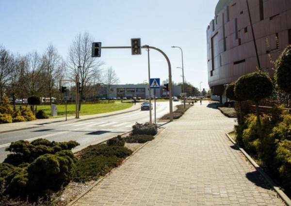 Nowa sygnalizacja świetlna przy galerii Cuprum Arena