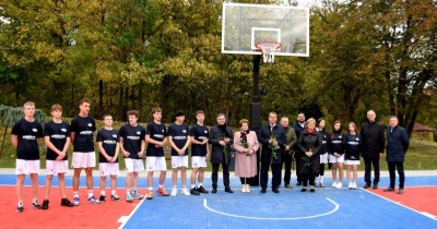 Nowoczesne zagospodarowanie terenu przy Powiatowym Zespole Szkół w Chojnowie (FOTO)