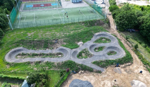  Na drodze do pumptracku stanęło drzewo. Inwestycja złapała opóźnienie 