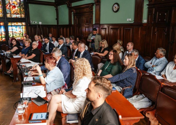 Absolutorium dla burmistrza bez rozstrzygnięcia. Brak votum zaufania boli...