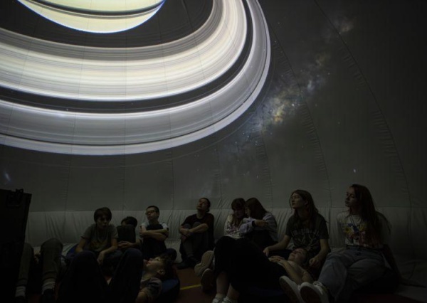 Czy w kosmosie żyją węże? Mobilne planetarium Kopernika w Jaworze już w ten weekend
