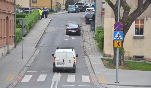  Nadjeżdża ciężki sprzęt. Rozkopie drogę do cmentarza 