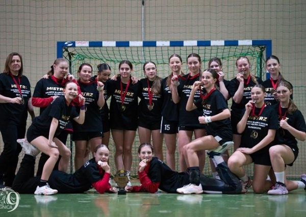 Młodziczki UKS Dziewiątki Legnica grają o wejście do Final 4 Mistrzostw Polski