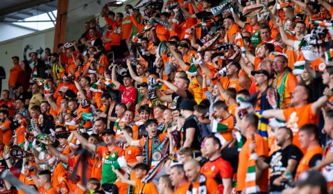 Zagłębie zrównało się punktami z liderem Ekstraklasy. Piękny prezent na 80-lecie klubu !