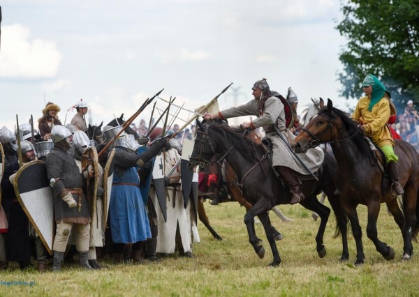 Rycerze, Mongołowie i tysiące widzów. Legnickie Pole znów cofa się do XIII wieku (FOTO)