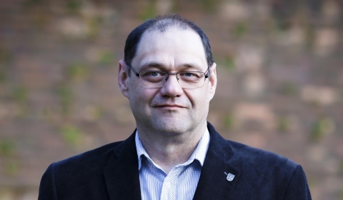 Upały pieką ulice Głogowa. Zraszanie ulic idzie w niemałe kwoty
