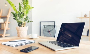 Małe biuro domowe – jak je zorganizować?