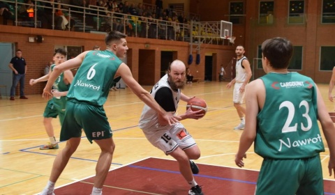 Basket wygrywa w meczu na szczycie (FOTO)