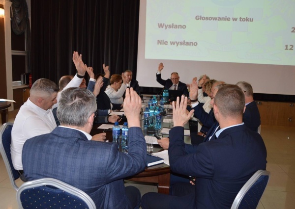 Jednogłośne absolutorium i wotum zaufania dla Wójta Gminy Męcinka