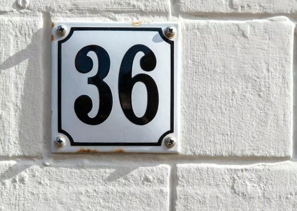  Brak tabliczki może oznaczać mandat 