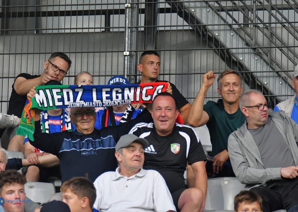 Znajdź się na trybunach! Derby pełne emocji, dymu i gorącego dopingu(FOTO)