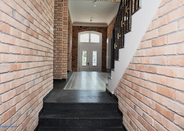  MOPS i sala ślubów w dawnej garbarni w Prochowicach