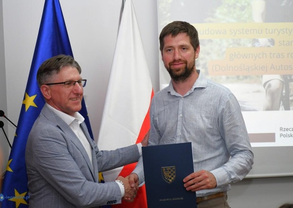 Powiat Legnicki rozpoczyna budowę tras rowerowych. Inwestycja za 7 mln (FOTO)