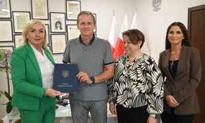 Bezpieczniej przy szkole w Budziszowie Wielkim. Gmina podpisała umowę na budowę wyniesionego przejścia dla pieszych