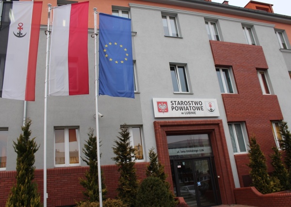 Remonty „domów dziecka” pod lupą radnych. Jest odpowiedź starosty lubińskiego