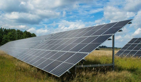 Farma fotowoltaiczna i magazyn energii podzieliły mieszkańców. Emocje po decyzji SKO