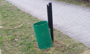 Wiosna pokazuje stan ulic i skwerów