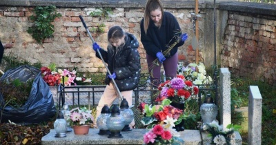 W Legnickim Polu sprzątali stary cmentarz (FOTO)