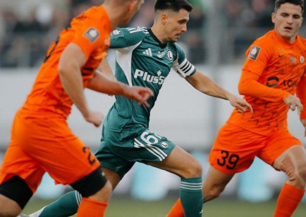 Komplet publiczności i Legia na kolanach(FOTO)