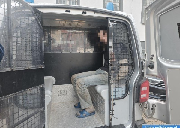 Koczownik z lasu ranił policjantkę 
