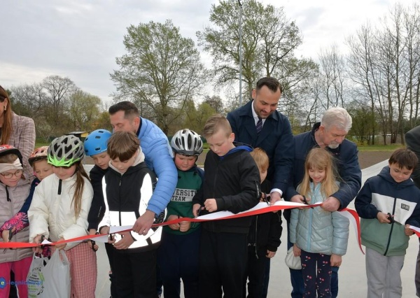 Skatepark w Ścinawie otwarty (FOTO)