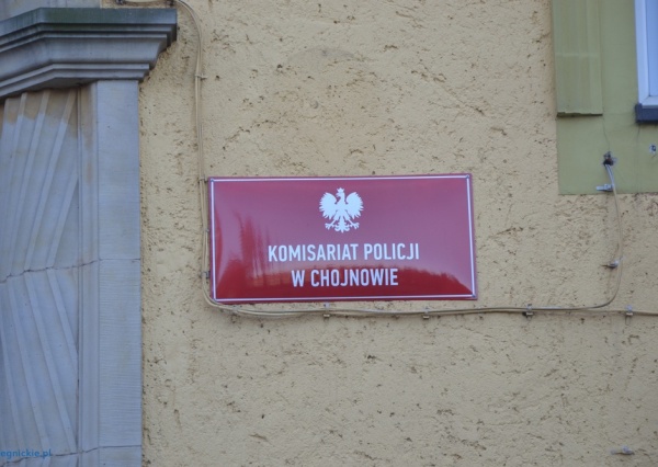 Groził bronią pracownicom sklepu. Szybka reakcja policjantów doprowadziła do zatrzymania sprawcy