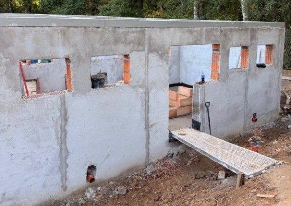  Powstają nowe boksy w schronisku dla bezdomnych zwierząt 