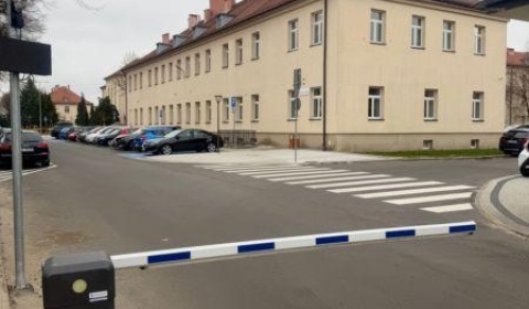 5 zł za godzinę budzi emocje! Mieszkańcy narzekają, szpital odpowiada
