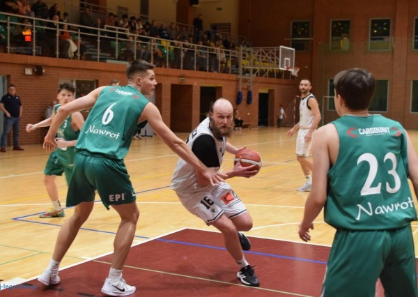 Basket wygrywa w meczu na szczycie (FOTO)