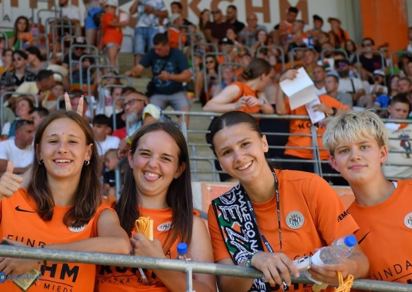 Derby bez kibiców gości, ale na trybunach i tak było gorąco(FOTO)