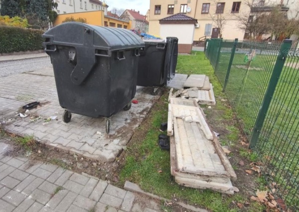  Altana śmietnikowa w starym stylu już w przygotowaniu